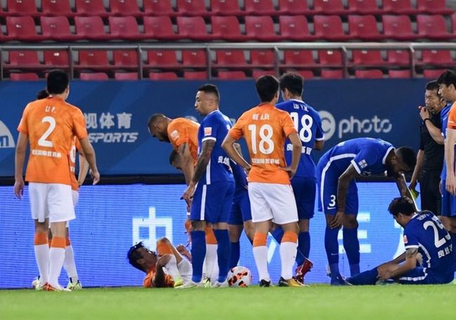 法国人莫德斯托曾是一名后卫，他在卡利亚里、摩纳哥、奥林匹亚科斯等球队效力，退役后开始从事管理岗位。